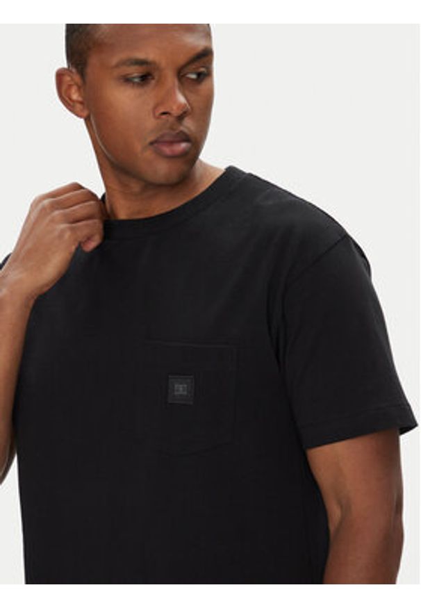DC Shoes T-Shirt ADYKT03246 Czarny Regular Fit. Kolor: czarny. Materiał: bawełna
