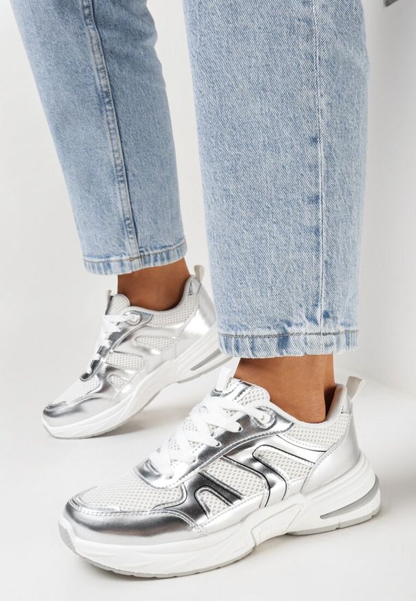 Born2be - Srebrne Buty Sportowe z Metalicznymi Wstawkami i Siateczką Pareli. Kolor: biały. Wzór: aplikacja