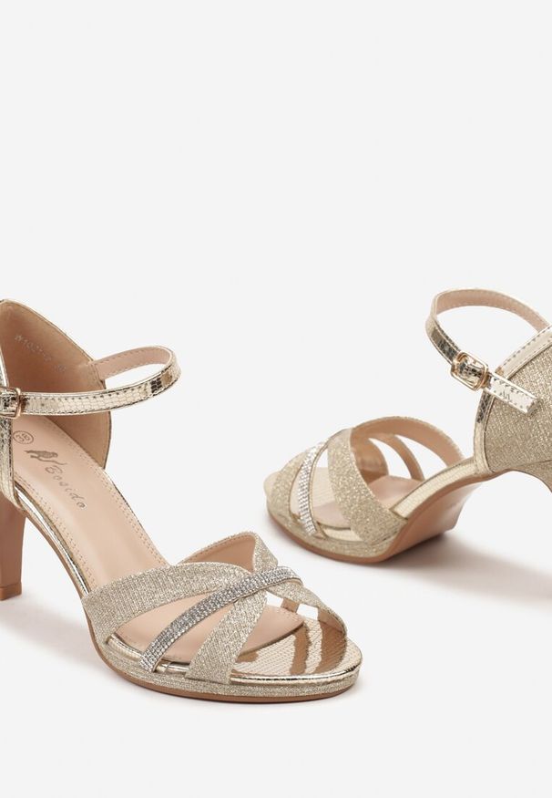 Renee - Złote Eleganckie Sandały z Ekoskóry na Szpilce Ozdobione Cyrkoniami Aldenima. Okazja: na co dzień. Kolor: złoty. Materiał: len. Wzór: aplikacja. Obcas: na szpilce. Styl: elegancki