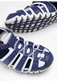Sandały bonprix średni niebieski. Kolor: niebieski #3