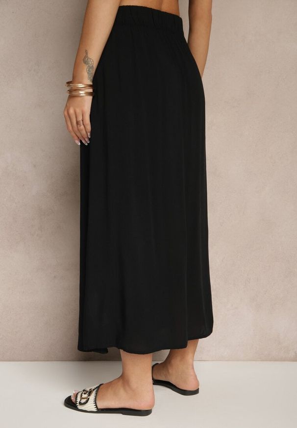 Renee - Czarna Rozkloszowana Spódnica z Wiskozy z Kieszeniami Galmira. Okazja: na co dzień. Kolor: czarny. Materiał: wiskoza. Styl: klasyczny, casual, elegancki