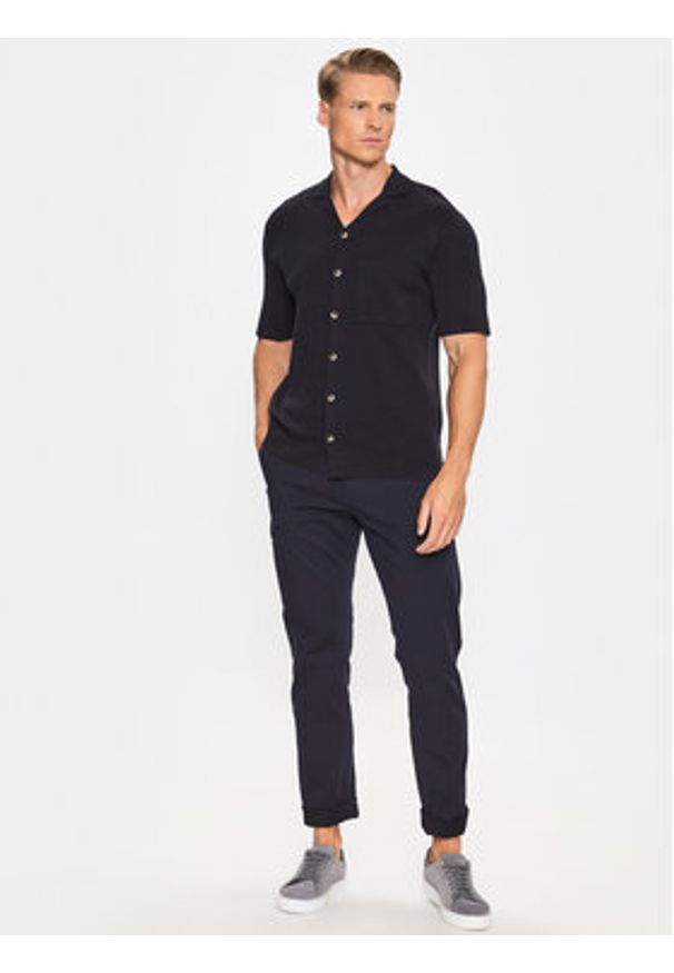 Guess Chinosy M3YB16 WFIN3 Niebieski Slim Fit. Kolor: niebieski. Materiał: bawełna