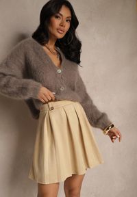 Renee - Beżowa Rozkloszowana Spódnica z Ekozamszu z Plisami w Stylu Preppy Sealia. Okazja: do pracy. Kolor: beżowy. Styl: klasyczny, elegancki, wizytowy