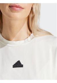 Adidas - adidas T-Shirt City Escape IS3022 Biały Loose Fit. Kolor: biały