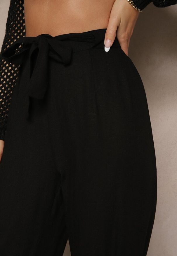Renee - Czarne Klasyczne Spodnie High Waist z Lnu i Bawełny Wiązane w Talii Linelira. Okazja: na co dzień. Stan: podwyższony. Kolor: czarny. Materiał: bawełna, len. Styl: klasyczny