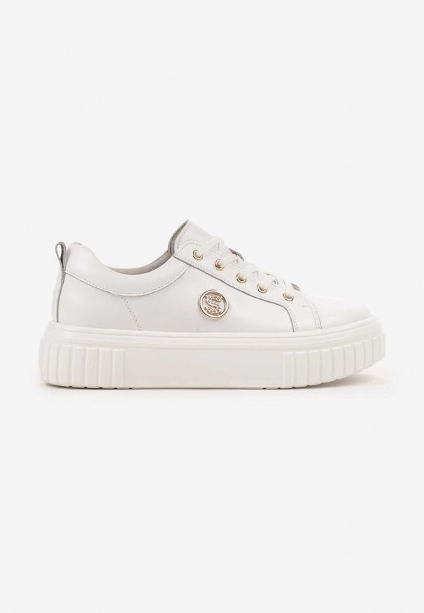 Born2be - Białe Skórzane Sneakersy na Grubej Podeszwie z Metaliczną Aplikacją Dolarisa. Okazja: na co dzień. Kolor: biały. Materiał: skóra. Wzór: aplikacja