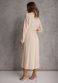 Renee - Beżowa Koszulowa Sukienka z Wiskozy z Asymetrycznym Drapowaniem i Guzikiem Hetasa. Okazja: na co dzień. Kolor: beżowy. Materiał: wiskoza. Długość rękawa: długi rękaw. Typ sukienki: asymetryczne, koszulowe. Styl: casual, elegancki #8