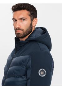 Ombre Clothing - Pikowana kurtka męska z łączonych materiałów z wysokim kołnierzem – granatowa V2 - Rozmiar: M. Okazja: na co dzień. Kolor: niebieski. Materiał: materiał. Wzór: aplikacja. Styl: sportowy, casual #5