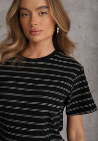 Renee - Czarny T-shirt z Bawełny Ozdobiony Poziomymi Paskami Nautida. Okazja: na co dzień. Kolor: czarny. Materiał: bawełna. Wzór: aplikacja. Styl: casual #2