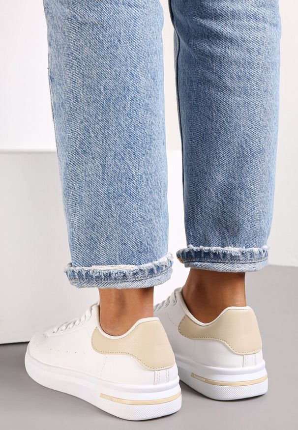 Renee - Biało-Beżowe Wiązane Sneakersy na Płaskiej Podeszwie z Modną Wstawką Zanelih. Kolor: biały. Obcas: na płaskiej podeszwie