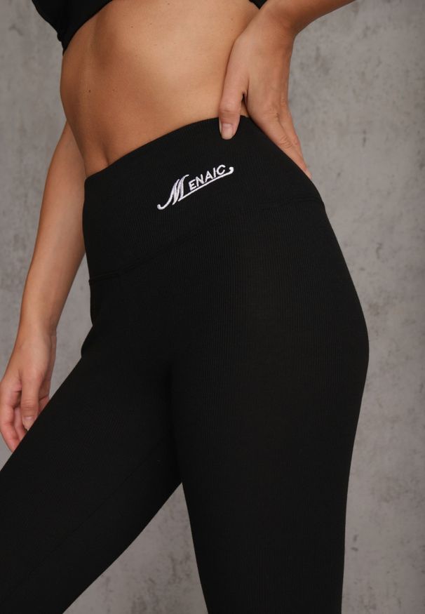 Renee - Czarne Prążkowane Legginsy High Waist z Haftowanym Napisem z Boku Eunedeia. Okazja: na co dzień. Stan: podwyższony. Kolor: czarny. Materiał: prążkowany. Długość: krótkie. Wzór: napisy, haft. Styl: elegancki, casual