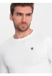 Ombre Clothing - Longsleeve męski z elastanem sygnowany z okrągłym dekoltem - biały V1 - Rozmiar: L. Kolor: biały. Materiał: elastan. Długość rękawa: długi rękaw. Wzór: gładki, jednolity. Styl: klasyczny #3