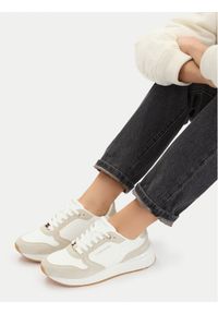 Guess Jeans Sneakersy CWBEO-K250087 Biały. Kolor: biały. Materiał: materiał #1