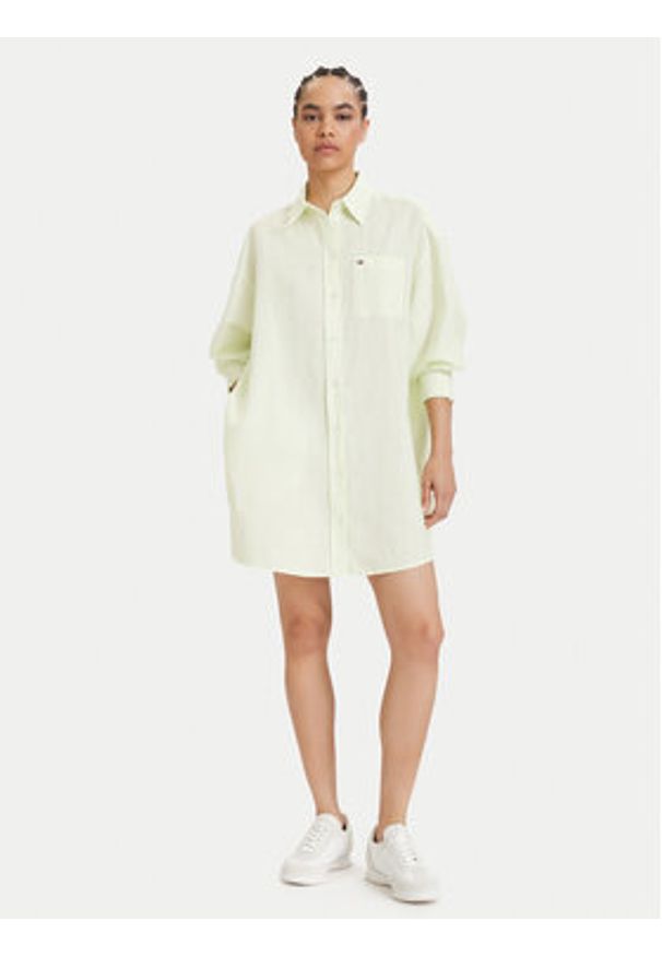 Tommy Jeans Sukienka koszulowa DW0DW22344 Zielony jasny Relaxed Fit. Kolor: zielony. Materiał: len. Typ sukienki: koszulowe