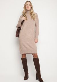Born2be - Beżowa Dzianinowa Sukienka z Bawełną o Prostym Kroju z Golfem Tesala. Okazja: na spotkanie biznesowe, do pracy. Typ kołnierza: golf. Kolor: beżowy. Materiał: dzianina, bawełna. Wzór: jednolity. Typ sukienki: proste. Styl: klasyczny, biznesowy #7