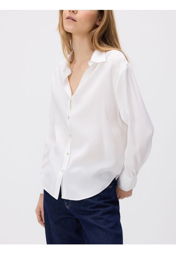 Reserved - Gładka koszula z wiskozy - biały. Kolor: biały. Materiał: wiskoza. Wzór: gładki