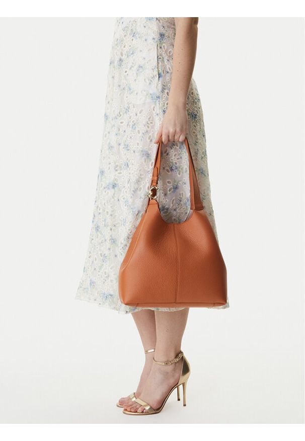 Coccinelle Torebka SHA Coccinelle C-Easy E1 SHA 11 02 01 Brązowy. Kolor: brązowy. Materiał: skórzane