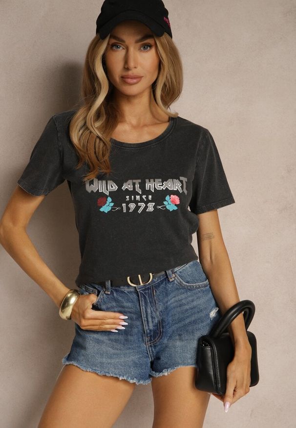 Renee - Czarny T-shirt z Bawełny Ozdobiony Nadrukiem Savetelle. Okazja: na co dzień. Kolor: czarny. Materiał: bawełna. Wzór: aplikacja, nadruk. Sezon: lato, wiosna. Styl: casual