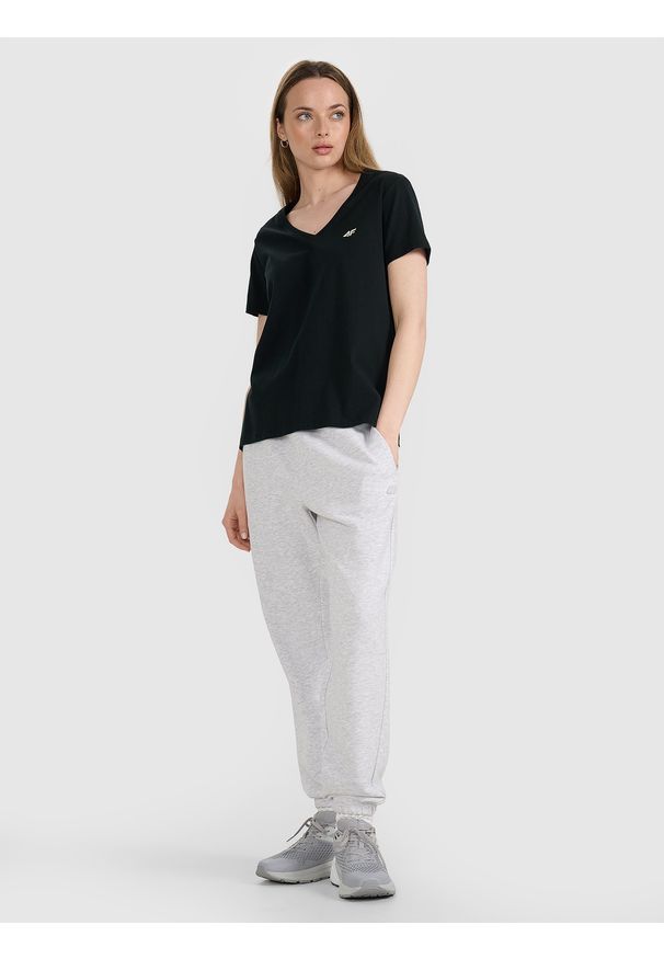 4f - 4F T-shirt oversize gładki damski - czarny XL. Okazja: na co dzień. Typ kołnierza: dekolt w serek. Kolor: czarny. Materiał: bawełna, jersey, dzianina, tkanina. Długość rękawa: krótki rękaw. Długość: krótkie. Wzór: gładki. Styl: sportowy, klasyczny, casual