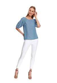 TOP SECRET - Denimowa bluzka z bufiastymi rękawami. Okazja: do pracy, na co dzień. Kolor: niebieski. Materiał: materiał. Sezon: jesień. Styl: casual #1