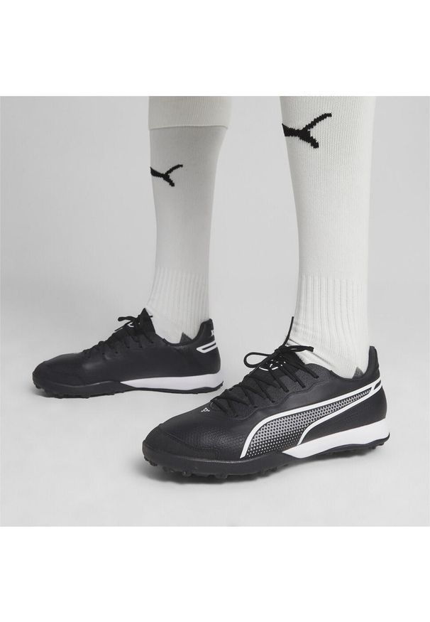 Buty Puma King Pro Tt, Dla obu płci. Zapięcie: sznurówki. Kolor: biały, wielokolorowy, czarny. Materiał: materiał, syntetyk. Szerokość cholewki: normalna. Sport: turystyka piesza
