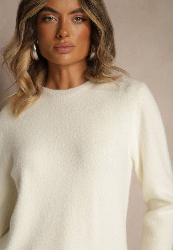 Renee - Jasnobeżowy Sweter z Wełną ze Ściągaczami Furrive. Kolor: beżowy. Materiał: wełna