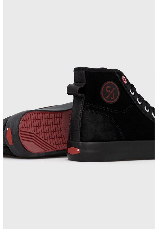 Cross Jeans trampki damskie kolor czarny. Nosek buta: okrągły. Zapięcie: sznurówki. Kolor: czarny. Materiał: guma. Szerokość cholewki: normalna