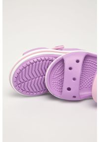 Crocs - Sandały dziecięce. Kolor: fioletowy. Materiał: syntetyk, materiał, guma. Wzór: gładki #2
