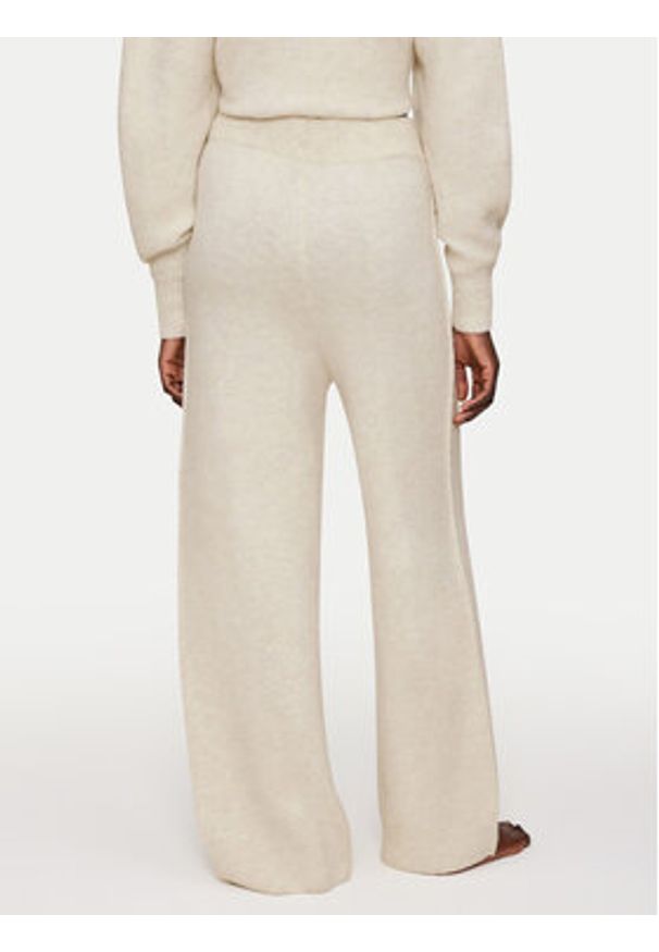 Triumph Spodnie materiałowe Amourette Cozy 10225058 Écru Regular Fit. Materiał: syntetyk