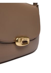 Calvin Klein Torebka Hardware Flap Meidum Crossbody LV04F3401G Beżowy. Kolor: beżowy. Materiał: skórzane #4