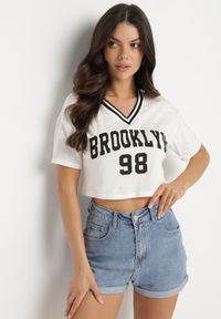 Born2be - Biały Bawełniany T-shirt z Napisem Nitanelia. Okazja: na co dzień. Kolor: biały. Materiał: bawełna. Wzór: napisy. Styl: casual #4