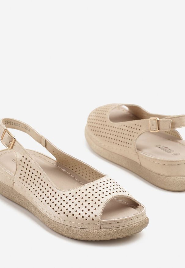 Born2be - Złote Ażurowe Sandały ze Skórzaną Wkładką Nairali. Okazja: na spacer, na imprezę, na co dzień. Zapięcie: sprzączka. Kolor: złoty. Materiał: skóra. Wzór: ażurowy. Sezon: lato. Styl: casual