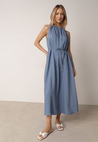 Born2be - Niebieska Wiskozowa Sukienka Bez Rękawów z Warkoczowym Splotem przy Dekolcie Shirineli. Okazja: na co dzień. Kolekcja: plus size. Kolor: niebieski. Materiał: wiskoza. Długość rękawa: bez rękawów. Wzór: ze splotem. Typ sukienki: dla puszystych, proste. Styl: boho, casual, klasyczny, elegancki #1