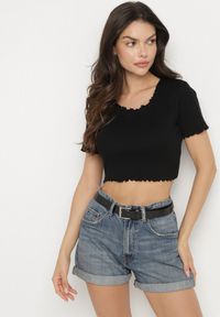 Born2be - Czarny Prążkowany T-shirt z Bawełną Adlesa. Okazja: na co dzień. Kolor: czarny. Materiał: bawełna, prążkowany. Styl: casual