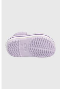 Crocs klapki dziecięce kolor fioletowy. Nosek buta: okrągły. Kolor: fioletowy. Materiał: materiał, guma. Wzór: gładki #2