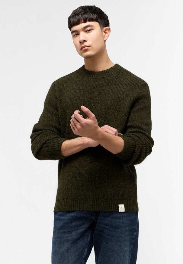 Mustang - MUSTANG EMIL C CREW MĘSKI SWETER ELEGANCKI RIFLE GREEN 1015801 6514. Styl: elegancki
