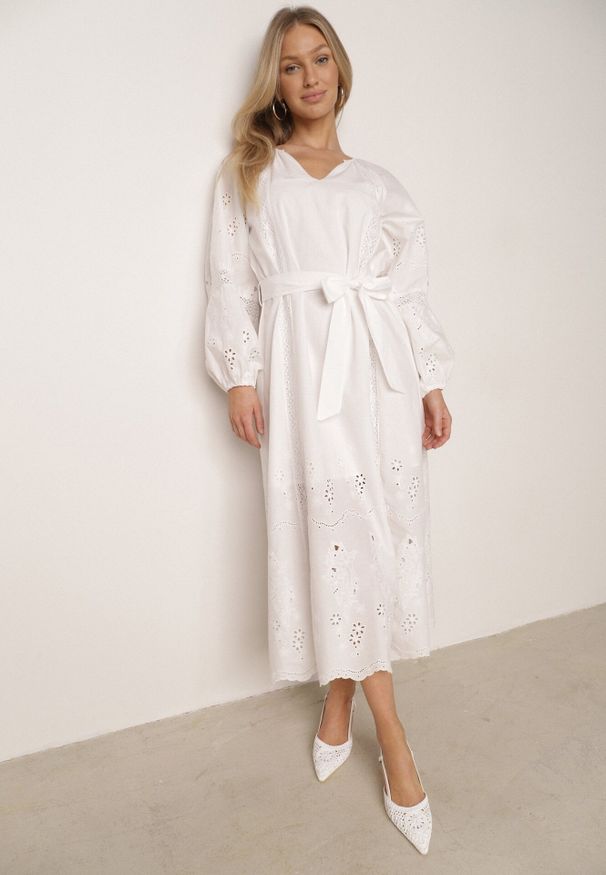 Born2be - Biała Bawełniana Sukienka Boho z Paskiem Haftem i Ażurowymi Wstawkami Orilise. Okazja: na co dzień, do pracy, na randkę. Kolor: biały. Materiał: bawełna. Długość rękawa: długi rękaw. Wzór: ażurowy, haft. Typ sukienki: proste. Styl: boho