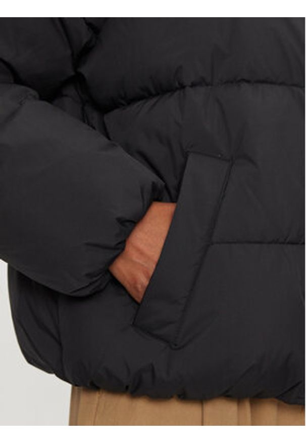 Mustang Kurtka zimowa Gillian 1015440 Czarny Relaxed Fit. Kolor: czarny. Materiał: syntetyk. Sezon: zima