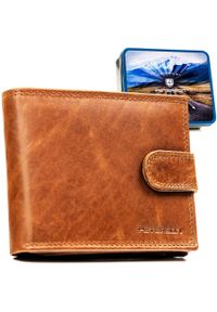 Brązowy, skórzany portfel męski wyposażony w system RFID i zamykany zatrzaskiem - Peterson. Kolor: brązowy. Materiał: skóra #1