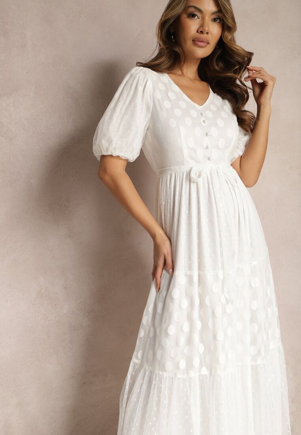 Renee - Biała Maxi Sukienka Tiulowa Rozkloszowana z Paskiem i Bufiastymi Rękawami Bervilla. Kolor: biały. Materiał: tiul. Styl: elegancki. Długość: maxi