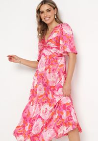 Born2be - Różowa Rozkloszowana Sukienka z Marszczonym Dekoltem i Gumką w Pasie Ozdobiona Rozcięciami Balpia. Okazja: na co dzień. Kolor: różowy. Długość rękawa: krótki rękaw. Wzór: aplikacja. Typ sukienki: proste. Styl: elegancki, casual #5