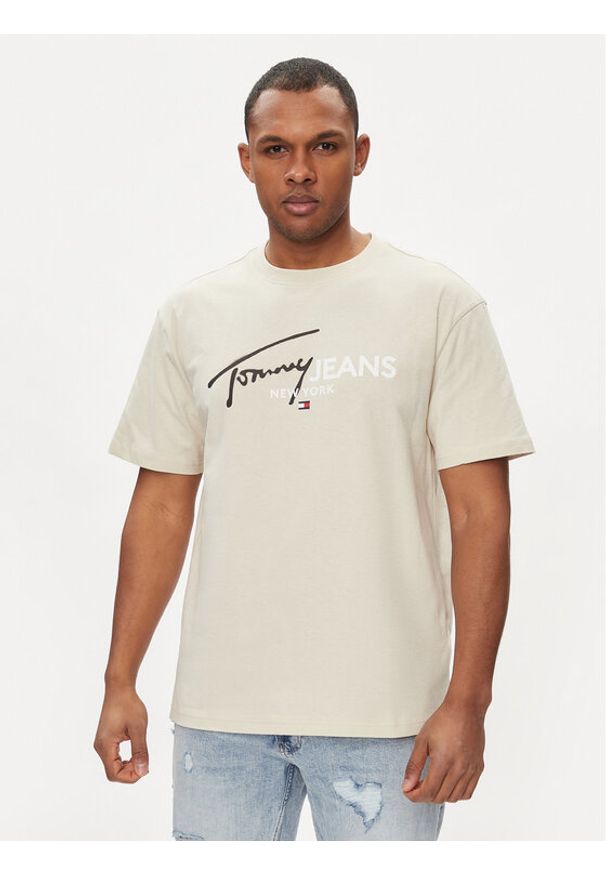 Tommy Jeans T-Shirt Spray Pop Color DM0DM18572 Beżowy Regular Fit. Kolor: beżowy. Materiał: bawełna