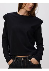 Reserved - Longsleeve z poduszkami na ramionach - czarny. Kolor: czarny. Materiał: bawełna. Długość rękawa: długi rękaw