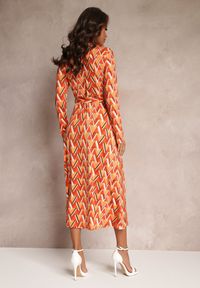 Renee - Pomarańczowa Koszulowa Sukienka w Mozaikowy Wzór Wiązana w Pasie Azalie. Kolor: pomarańczowy. Materiał: tkanina. Typ sukienki: koszulowe