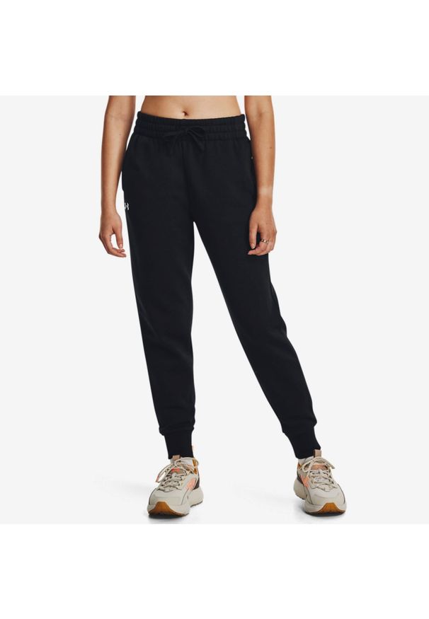Under Armour - Spodnie fitness damskie UA Rival Fleece. Kolor: czarny. Materiał: dresówka. Sport: fitness