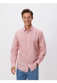 Reserved - Koszula regular z bawełny egipskiej - czerwony. Kolor: czerwony. Materiał: bawełna