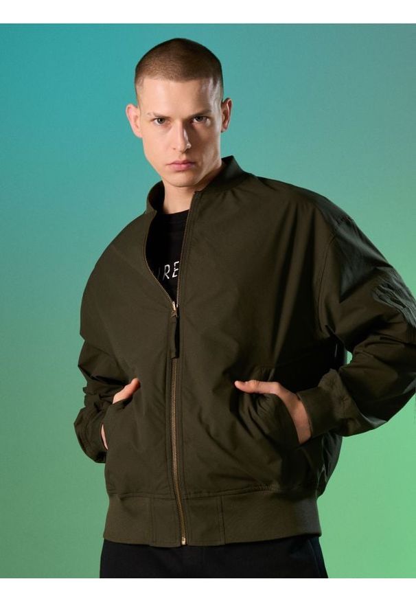 Sinsay - Dwustronna kurtka bomberka - khaki. Kolor: brązowy