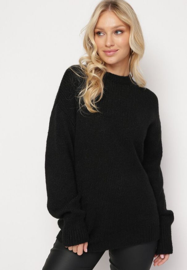 Born2be - Czarny Klasyczny Sweter z Wełną Wykończony Ściągaczami Susa. Kolor: czarny. Materiał: wełna. Styl: klasyczny