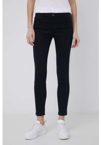 Armani Exchange jeansy damskie medium waist. Kolor: niebieski