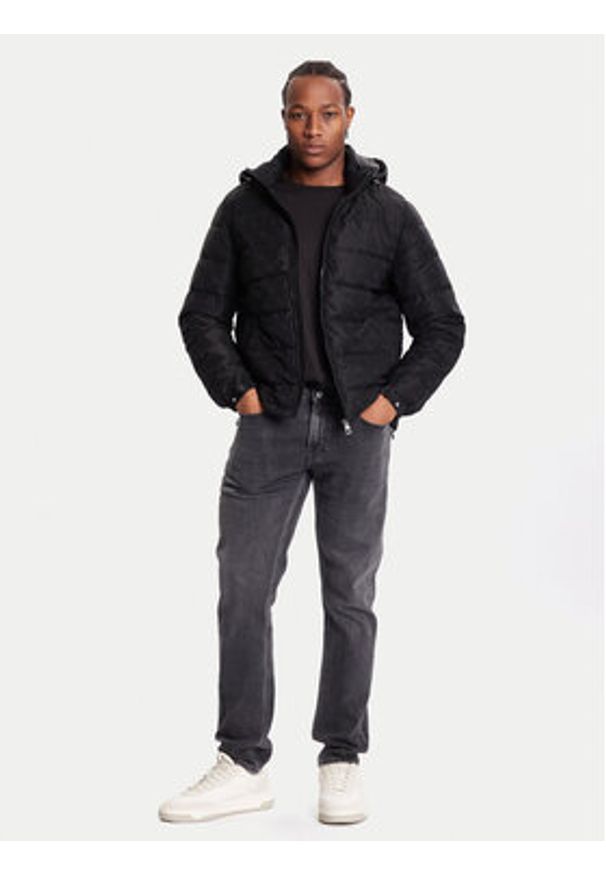 Guess Kurtka zimowa M5BL0B W2322 Czarny Relaxed Fit. Kolor: czarny. Materiał: syntetyk. Sezon: zima